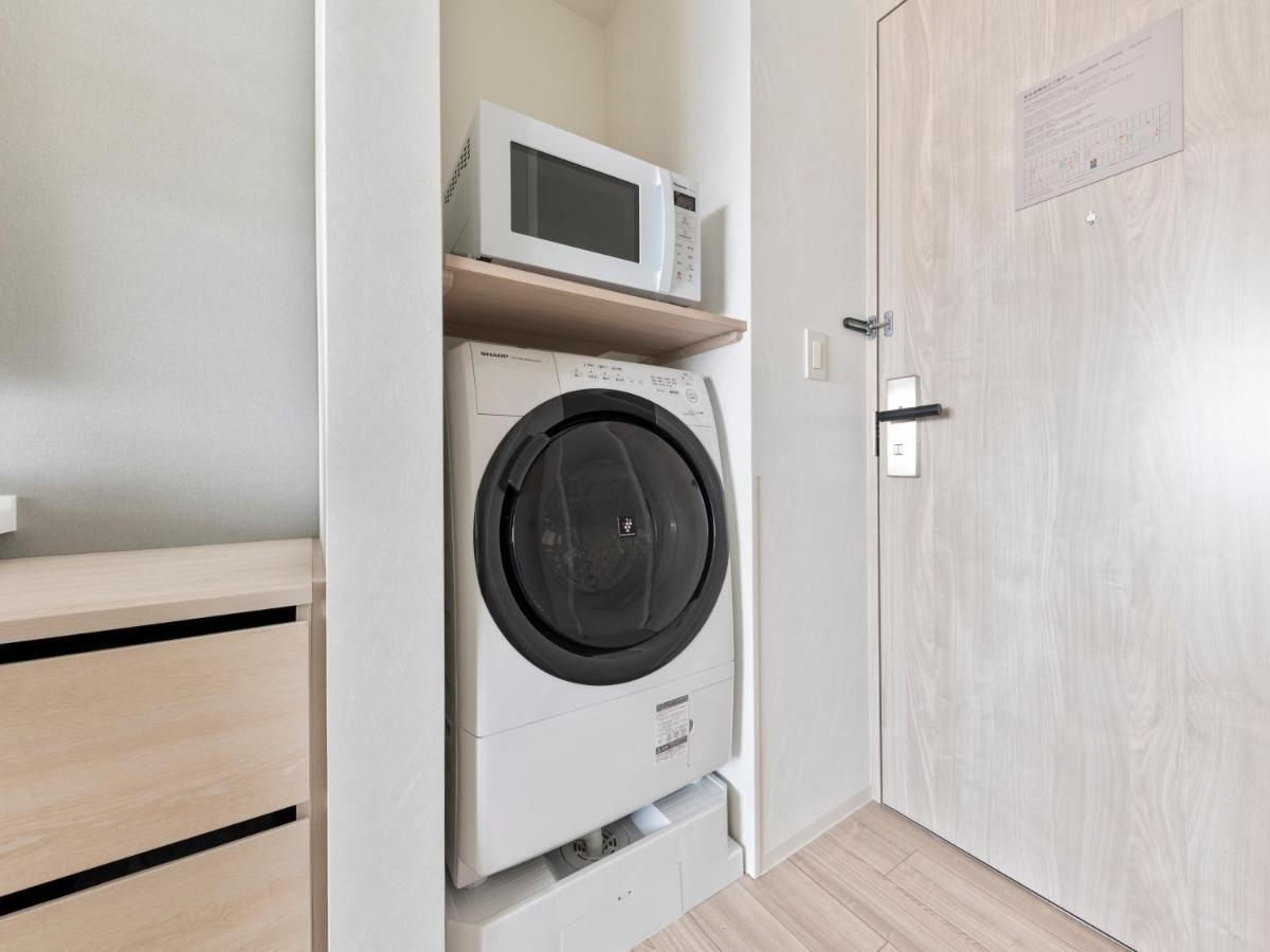Mitsui Garden Hotel Yokohama Minatomirai Premier 外观 照片 A washing machine and a microwave oven
