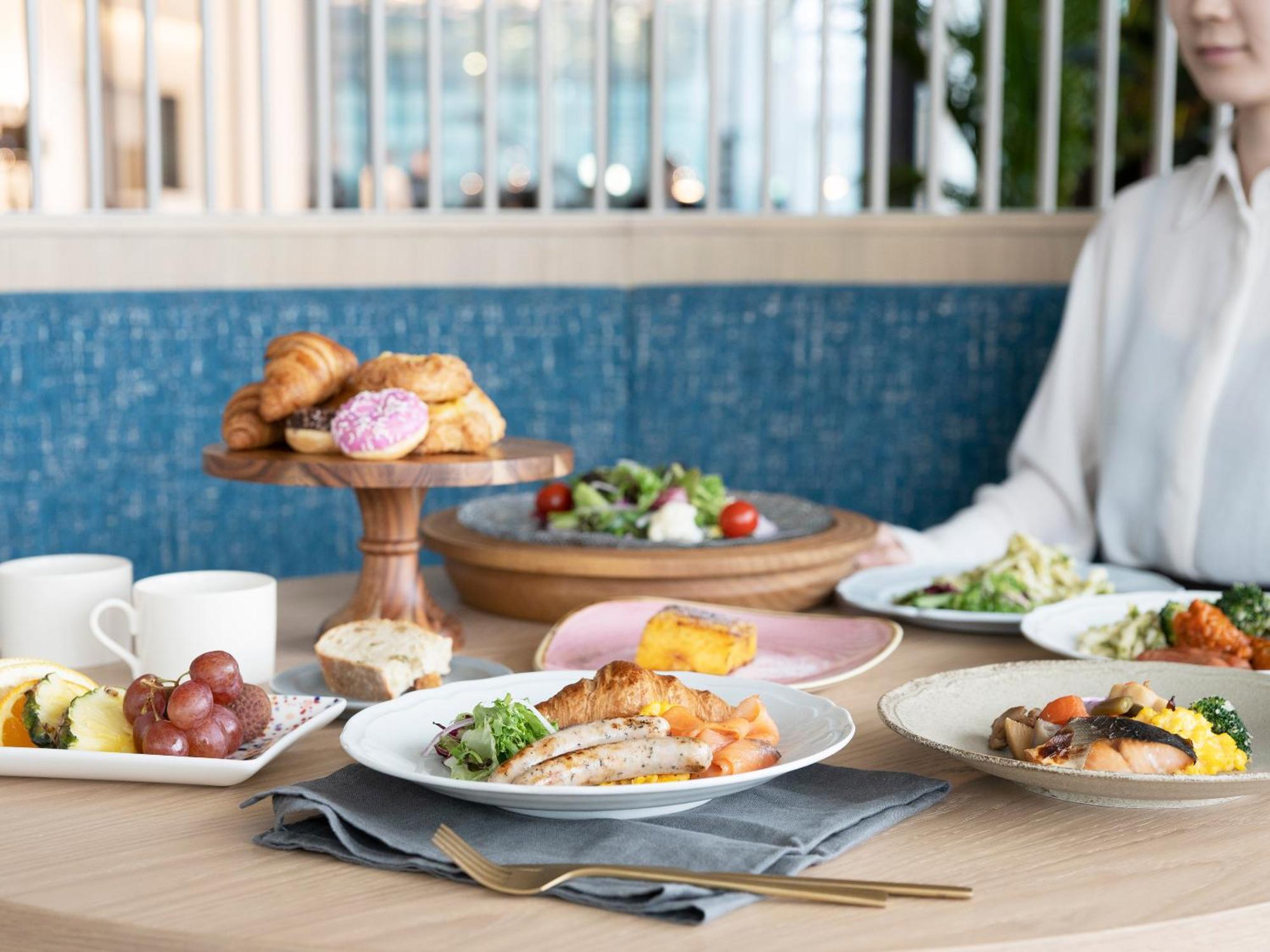 Mitsui Garden Hotel Yokohama Minatomirai Premier 外观 照片 A selection of dishes at the restaurant