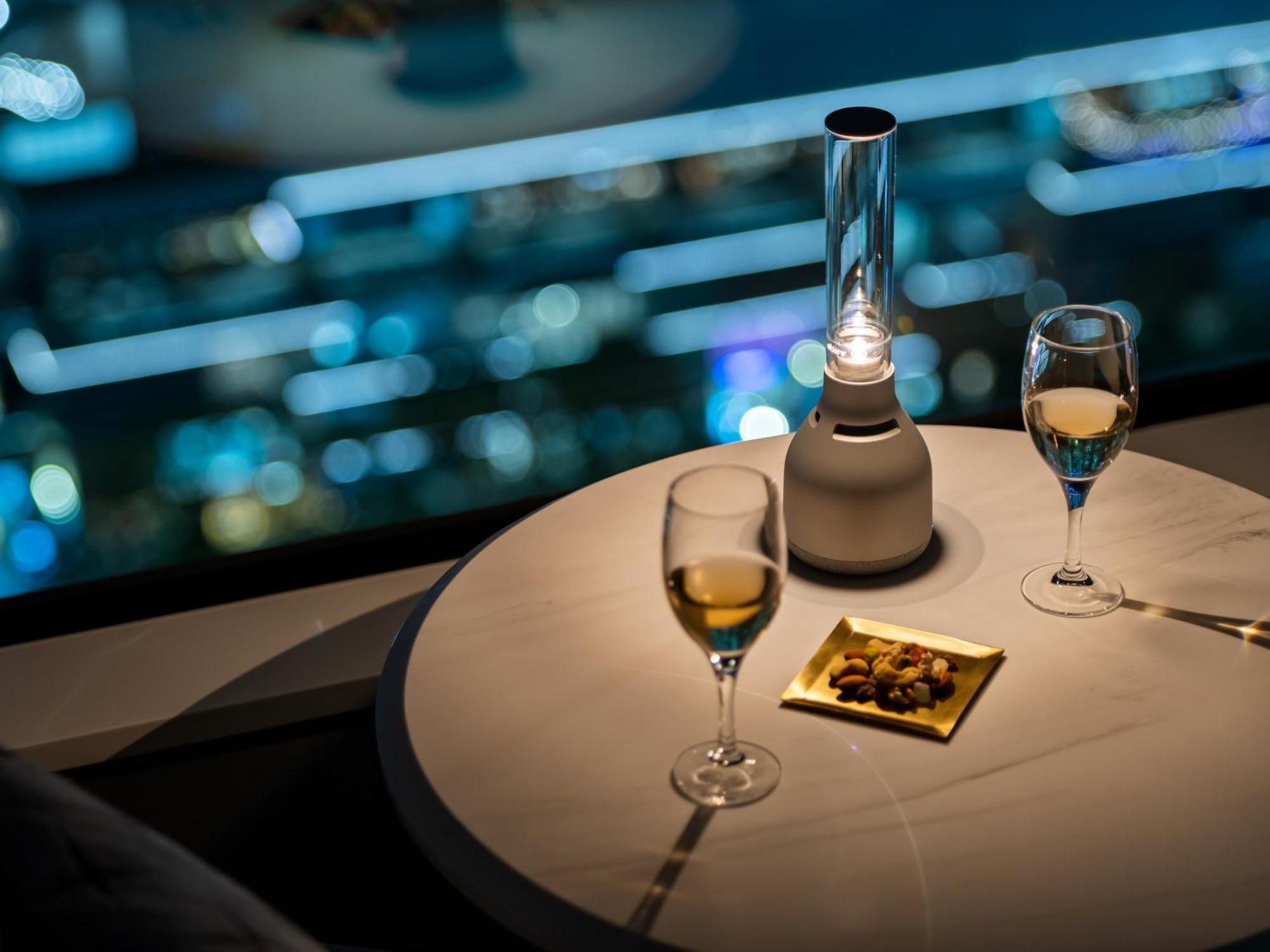Mitsui Garden Hotel Yokohama Minatomirai Premier 外观 照片 The bar at the 101 Sky Lounge