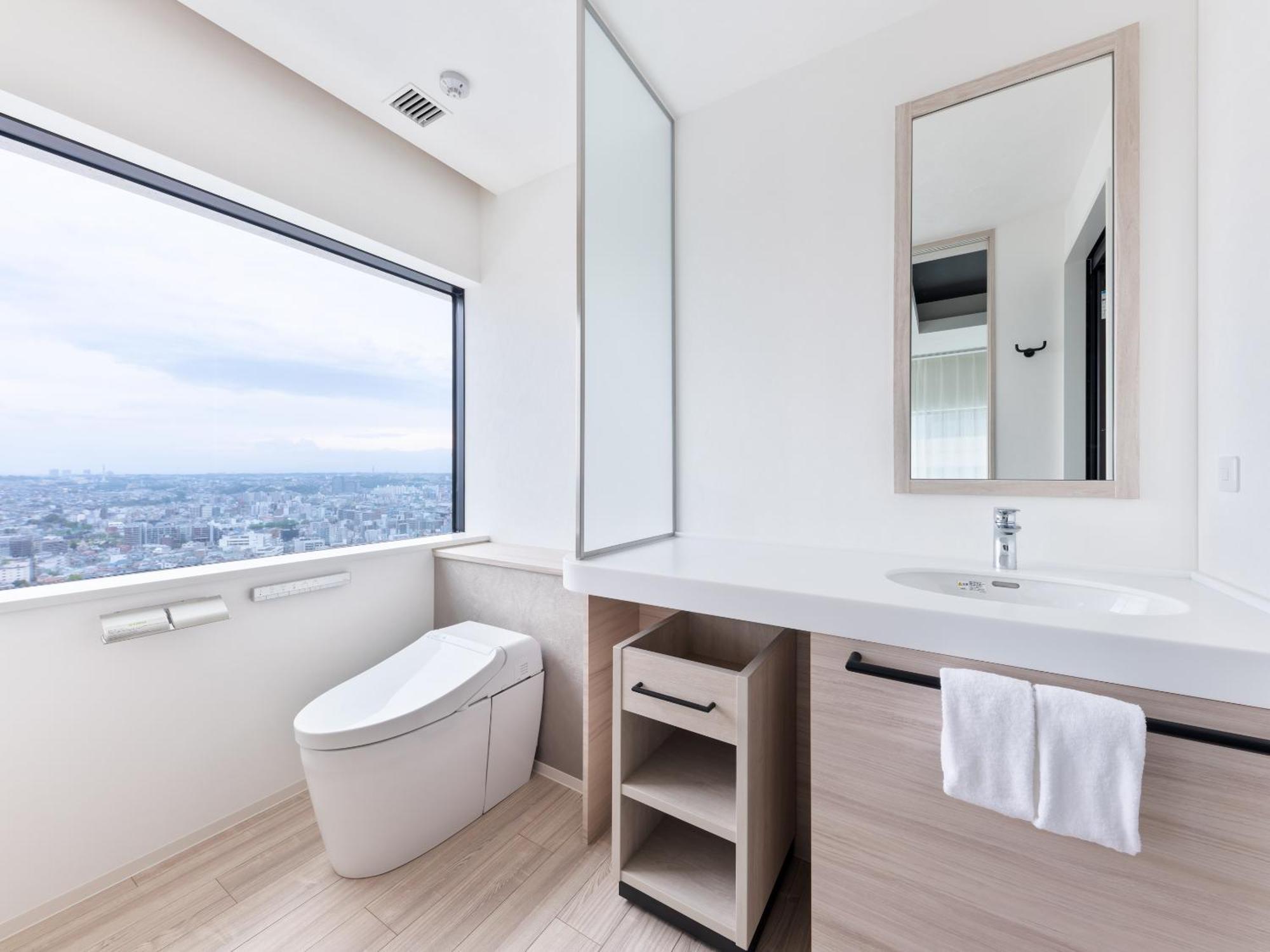 Mitsui Garden Hotel Yokohama Minatomirai Premier 外观 照片 A modern Japanese toilet