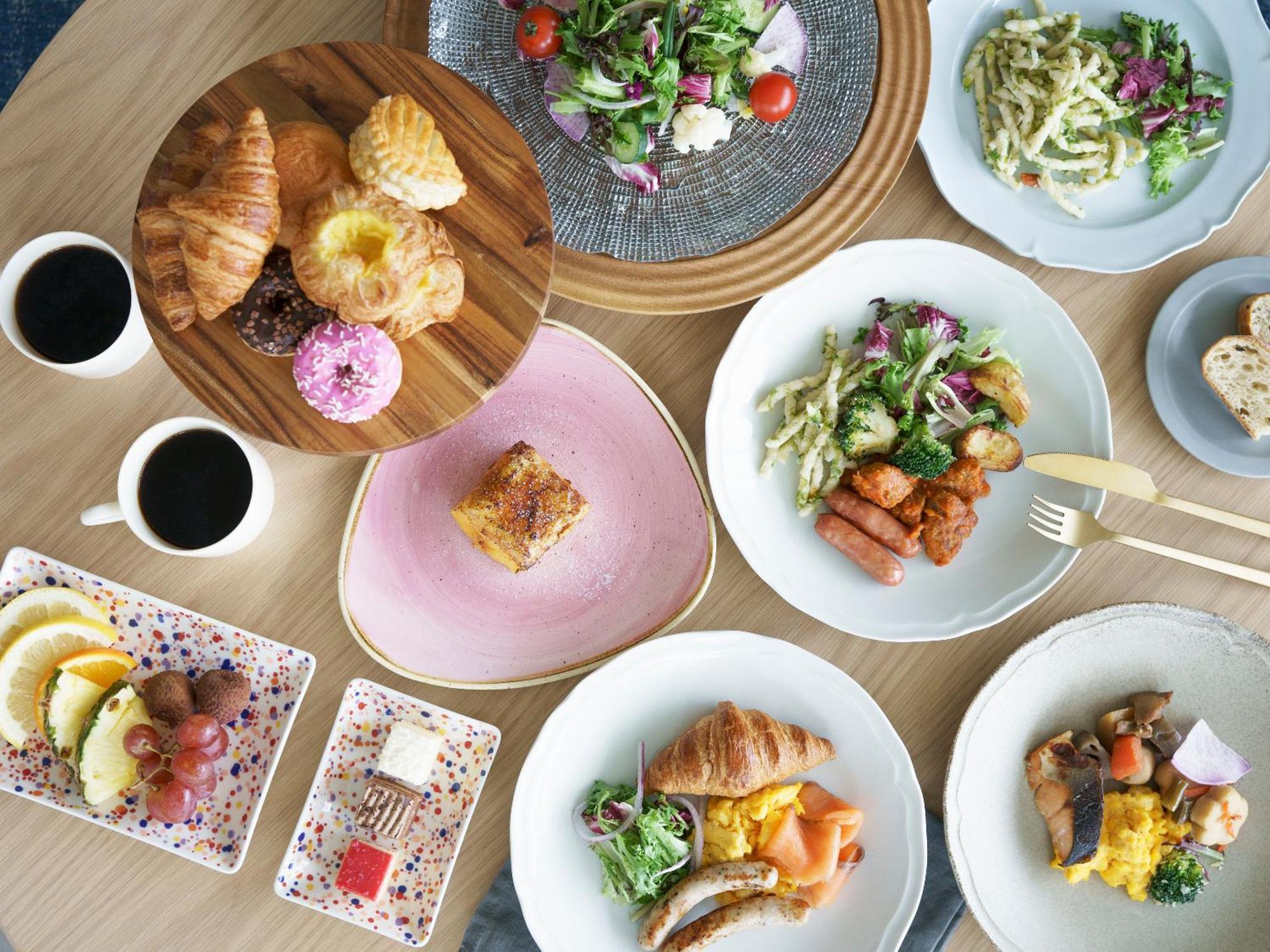 Mitsui Garden Hotel Yokohama Minatomirai Premier 外观 照片 A selection of dishes at the restaurant